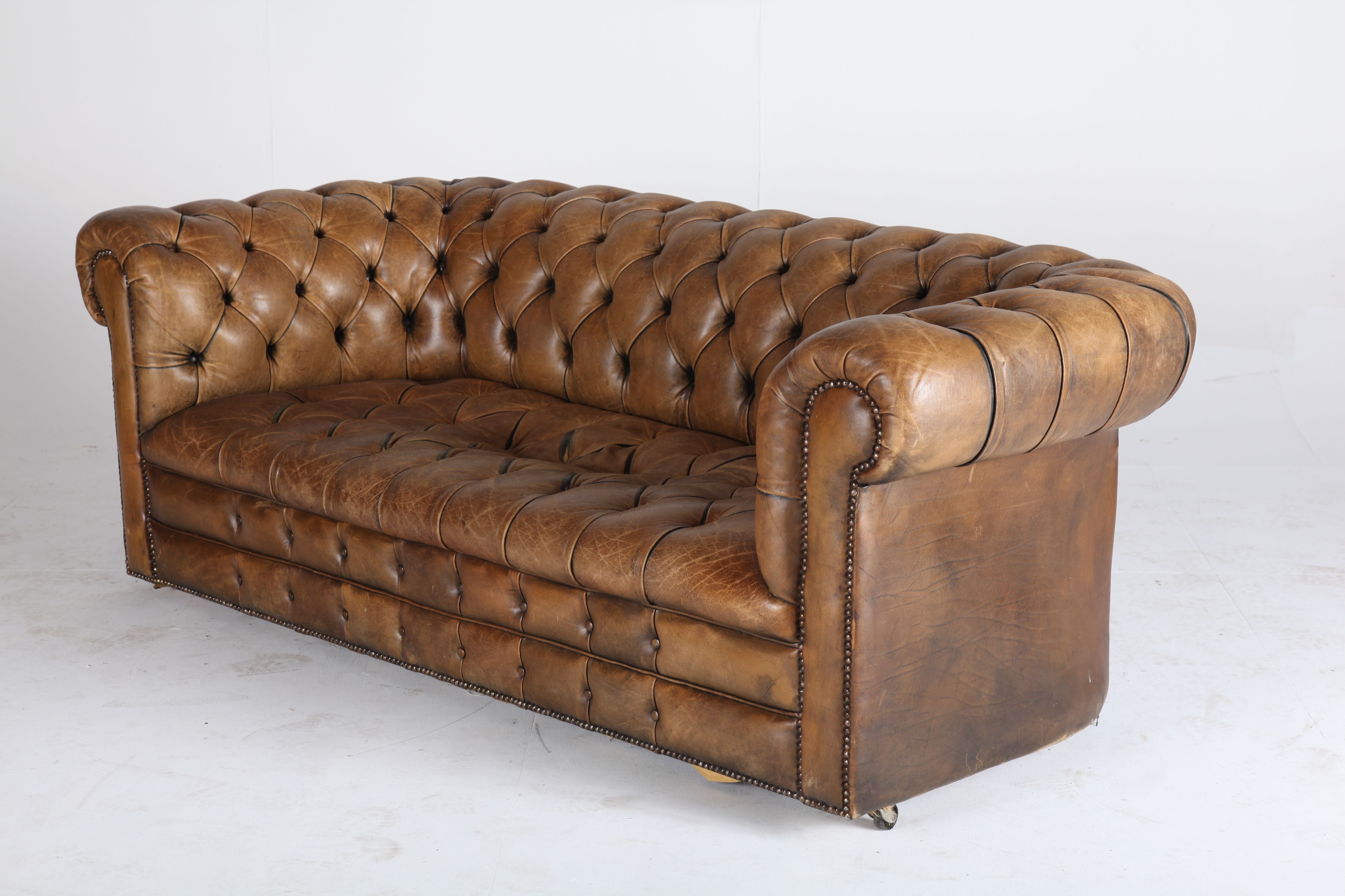 1970's Vintage Chesterfield Sofa Chai 1970's Vintage Chesterfield Sofa Chai